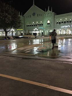 Parking Lot Pressure Washing at the Portifina next to the woodlands 77381
